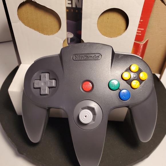 Nintendo 64 Console System w/ Box & Controller - Picture 7 of 16